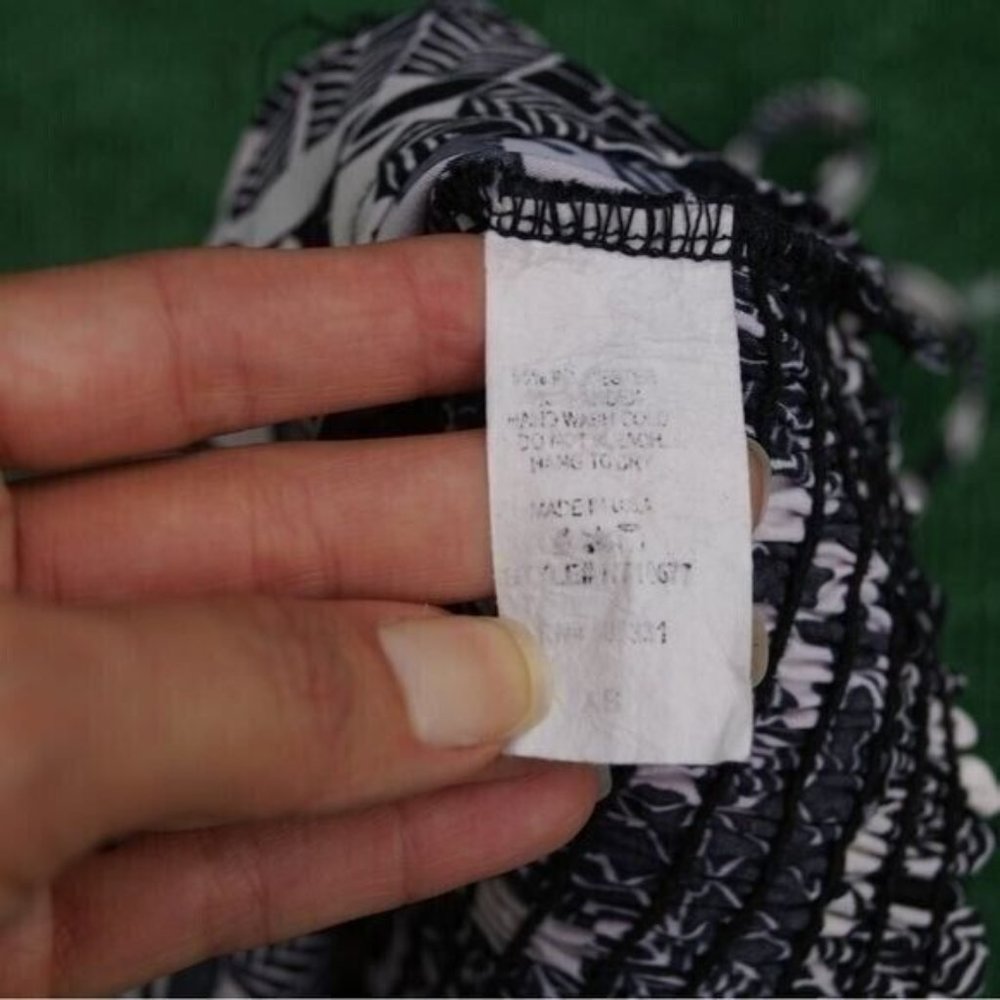 Black and white cropped top with smocked back Size XS - Picture 5 of 9